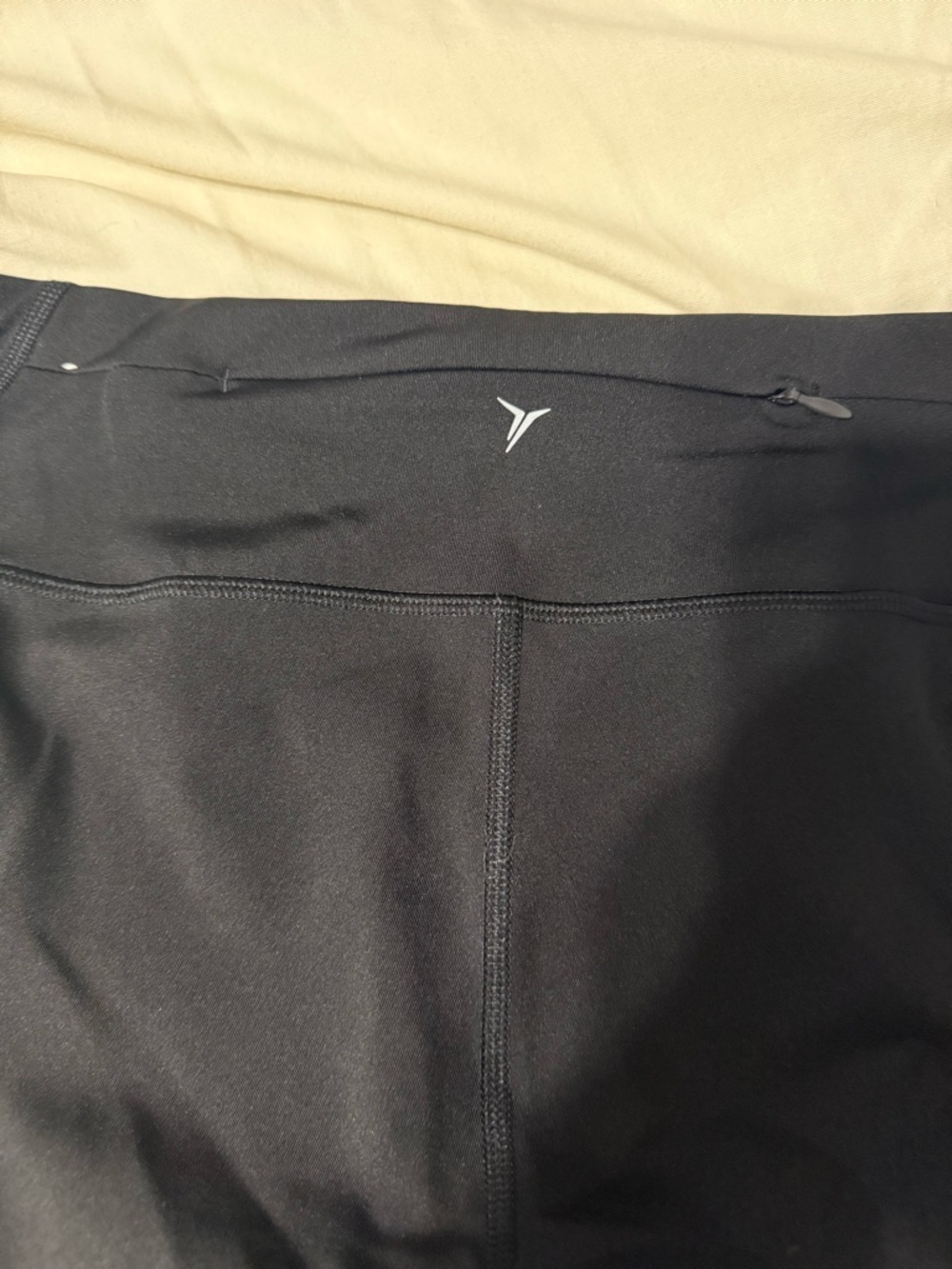 Old Navy Active Black Elevate Go-Dry Leggings - Picture 5 of 7